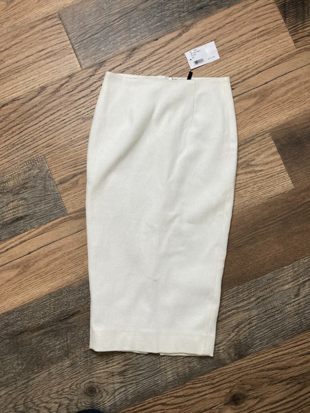 Intermix $225 NWT Exclusive White slim Pencil Skirt, size XS W 24", L 26